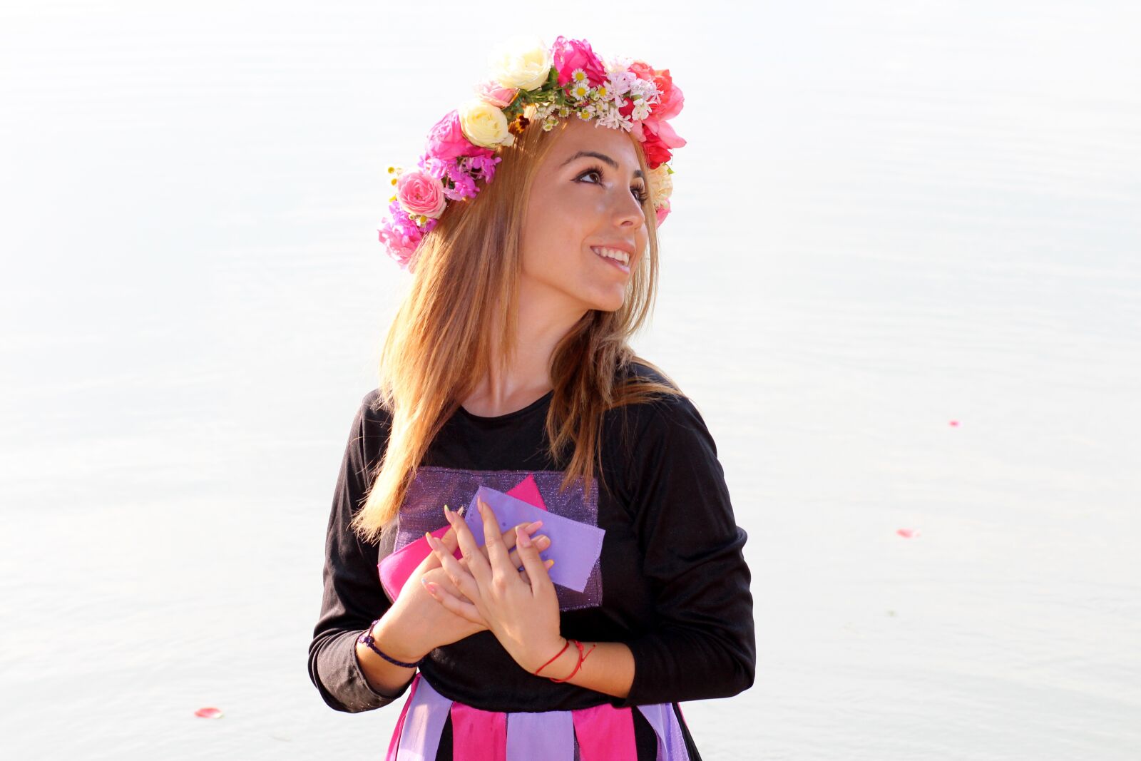 Canon EOS 700D (EOS Rebel T5i / EOS Kiss X7i) + Canon EF 85mm F1.8 USM sample photo. Girl, wreath, fairy photography
