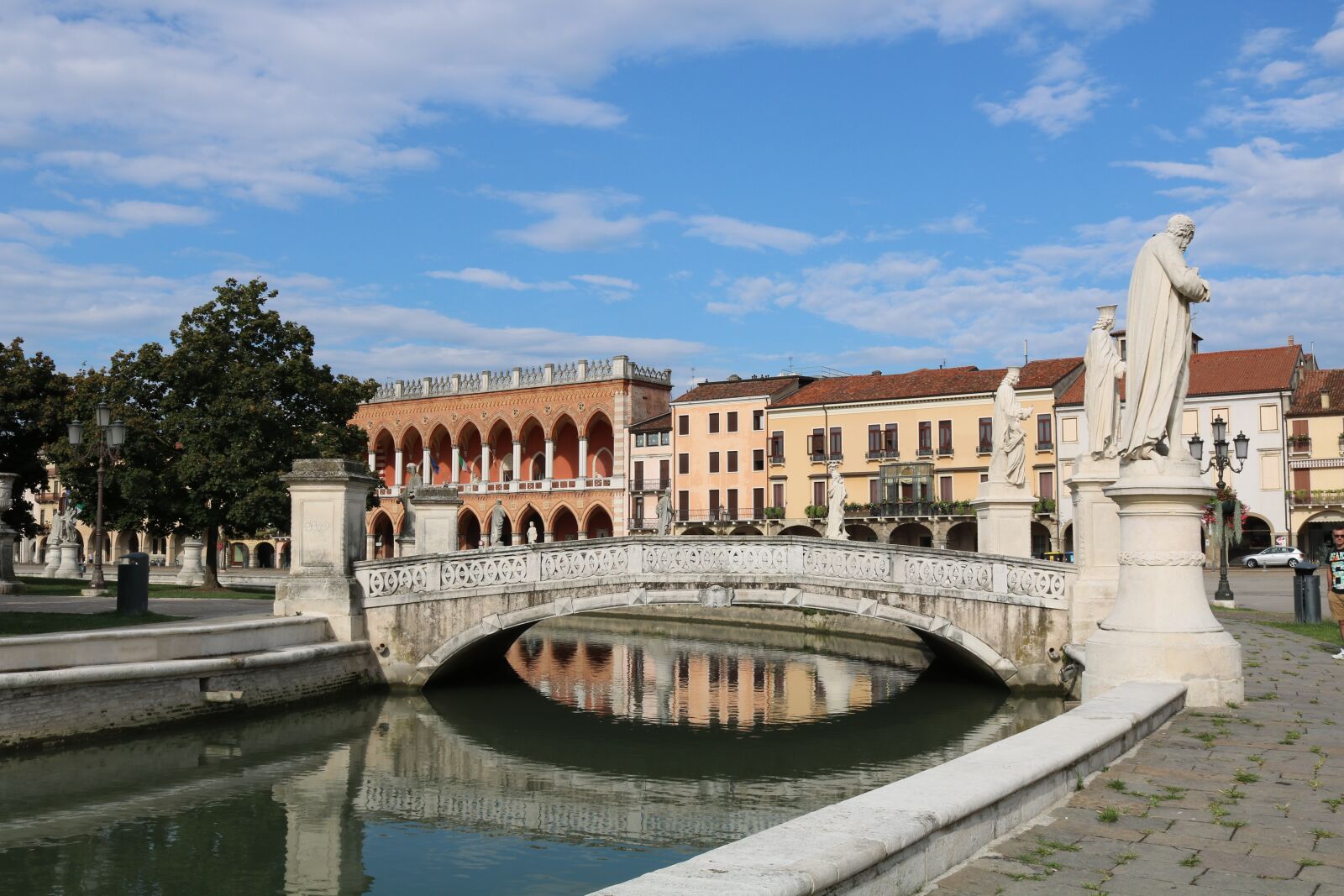Canon EOS 750D (EOS Rebel T6i / EOS Kiss X8i) sample photo. Padova, italy, sculptures photography