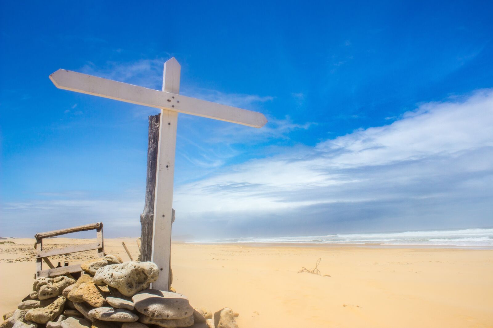 Canon EOS 600D (Rebel EOS T3i / EOS Kiss X5) sample photo. Cross, beach, landscape photography