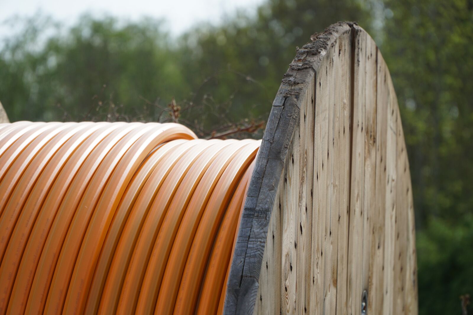 Sony a6000 + Sony E PZ 18-105mm F4 G OSS sample photo. Cable, cable reel, orange photography
