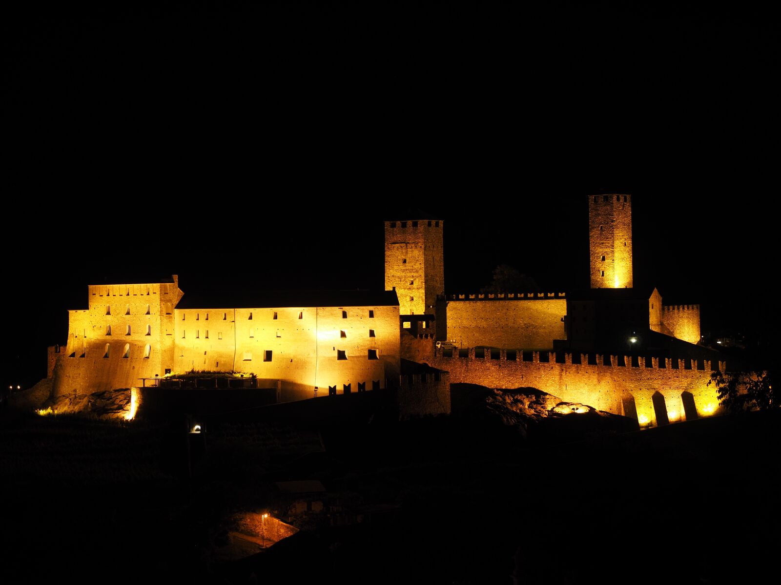 Olympus OM-D E-M1 + Olympus M.Zuiko Digital ED 12-40mm F2.8 Pro sample photo. Castelgrande, height burg, bellinzona photography