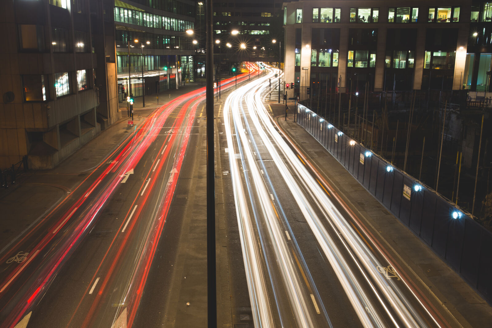 Canon EOS 6D + Sigma 35mm F1.4 DG HSM Art sample photo. Cars, traffic, lights, night photography