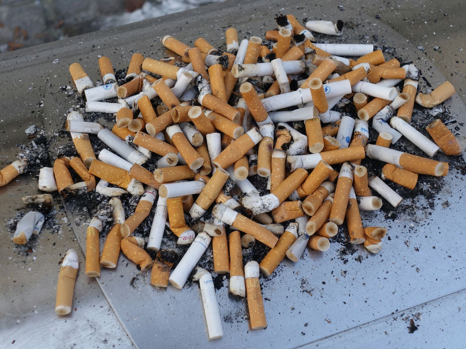 Sony Cyber-shot DSC-RX100 II sample photo. Ashtray, cigarette end, smoking photography
