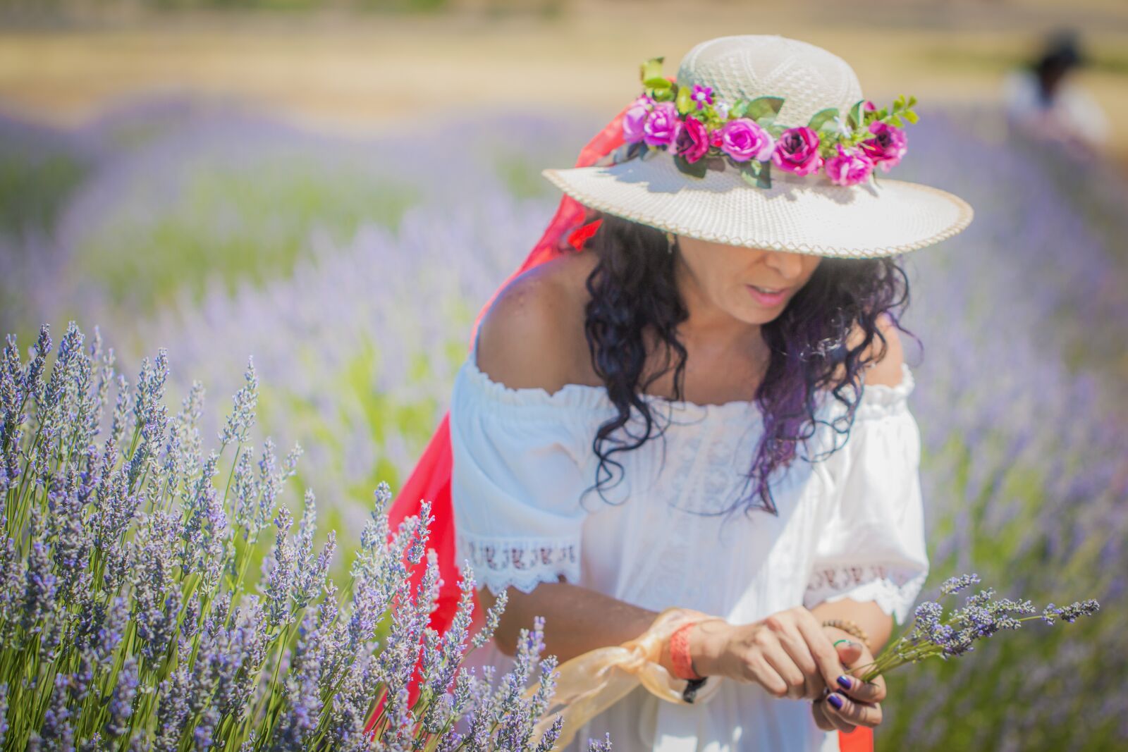 Canon EOS 70D + Canon EF 100mm F2.8L Macro IS USM sample photo. Lavender, photo, women photography