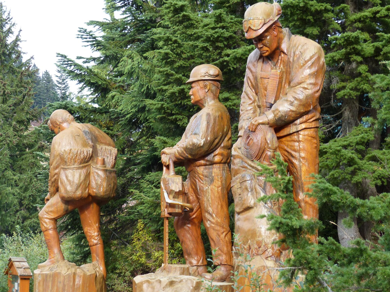 Panasonic Lumix DMC-FZ200 sample photo. Wooden, sculpture, carving photography