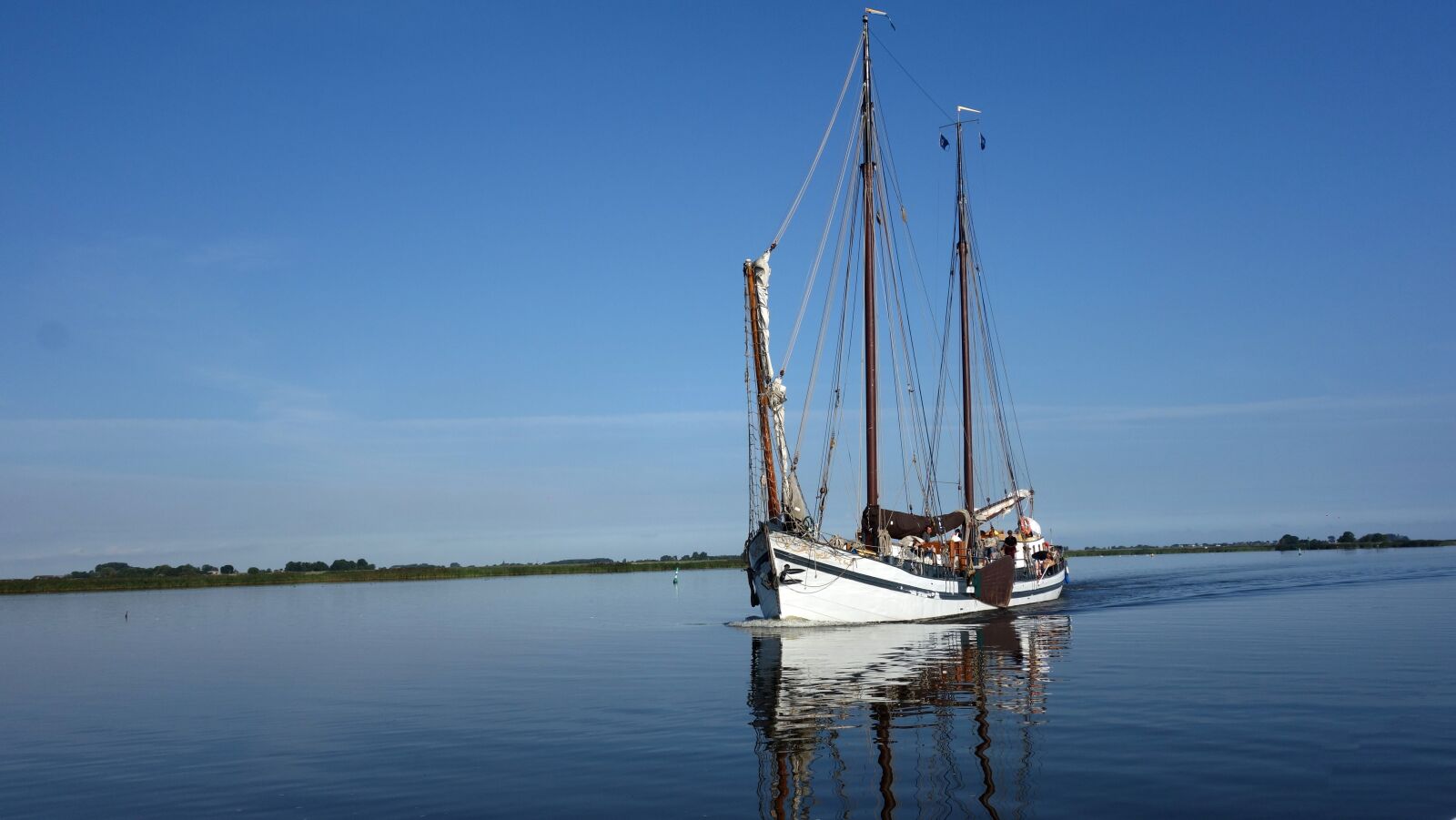 Sony Cyber-shot DSC-RX100 sample photo. Flat bottom, boat, sailing photography