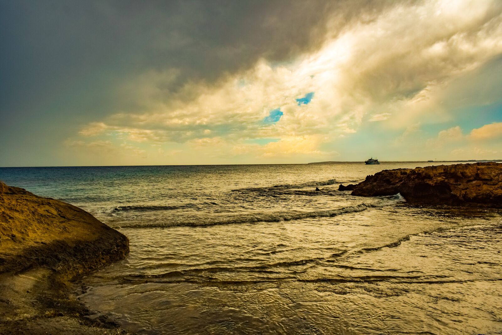 Nikon D3300 sample photo. Rocky coast, sea, sky photography
