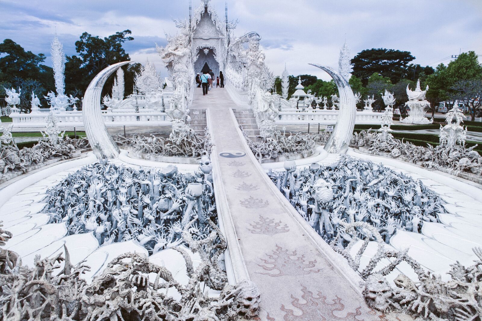 Canon EOS 5D Mark II + Canon EF 24-70mm F2.8L USM sample photo. The white temple, thailand photography