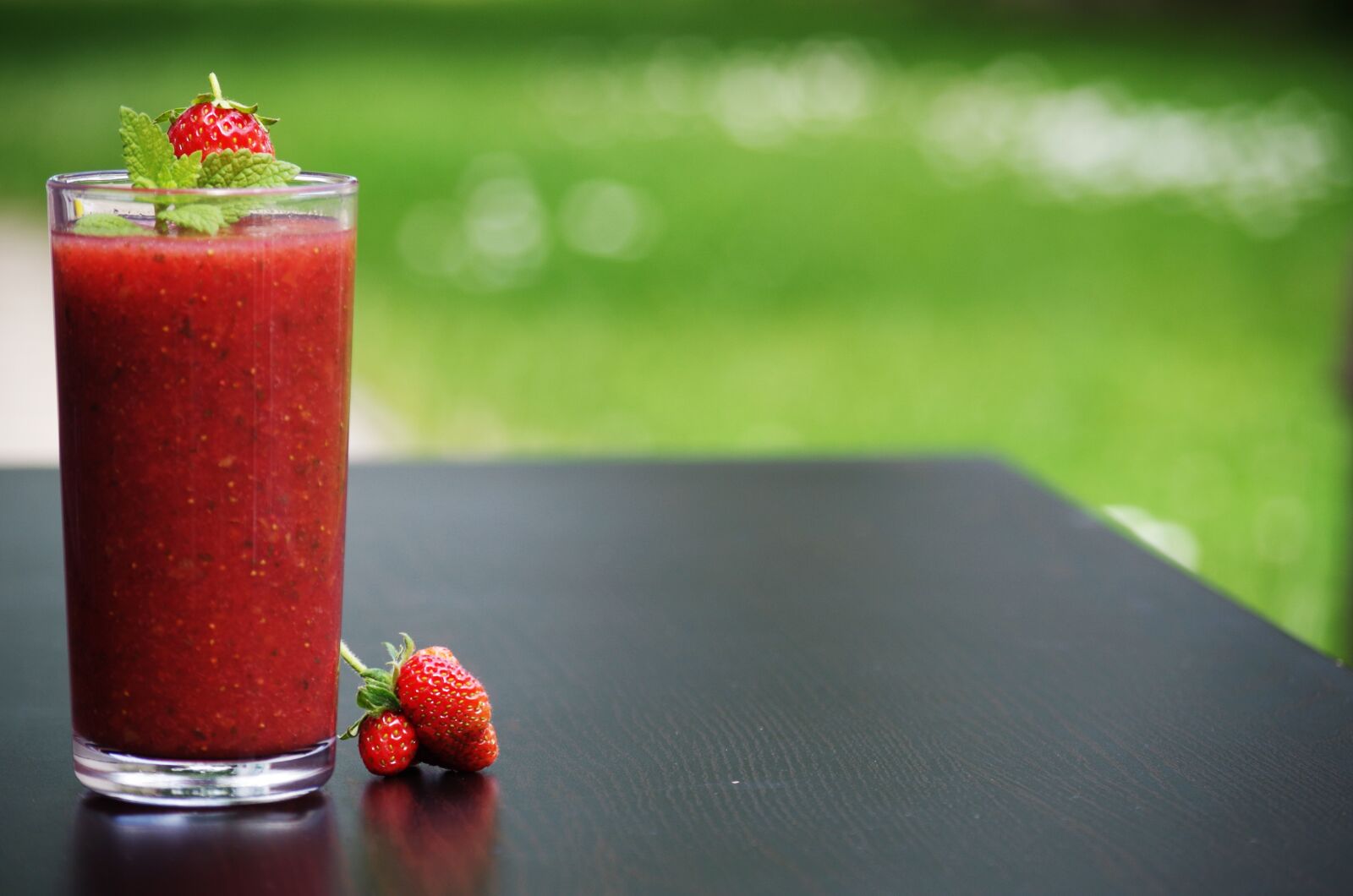 Pentax K-500 sample photo. Smoothie, fruit, beverage photography