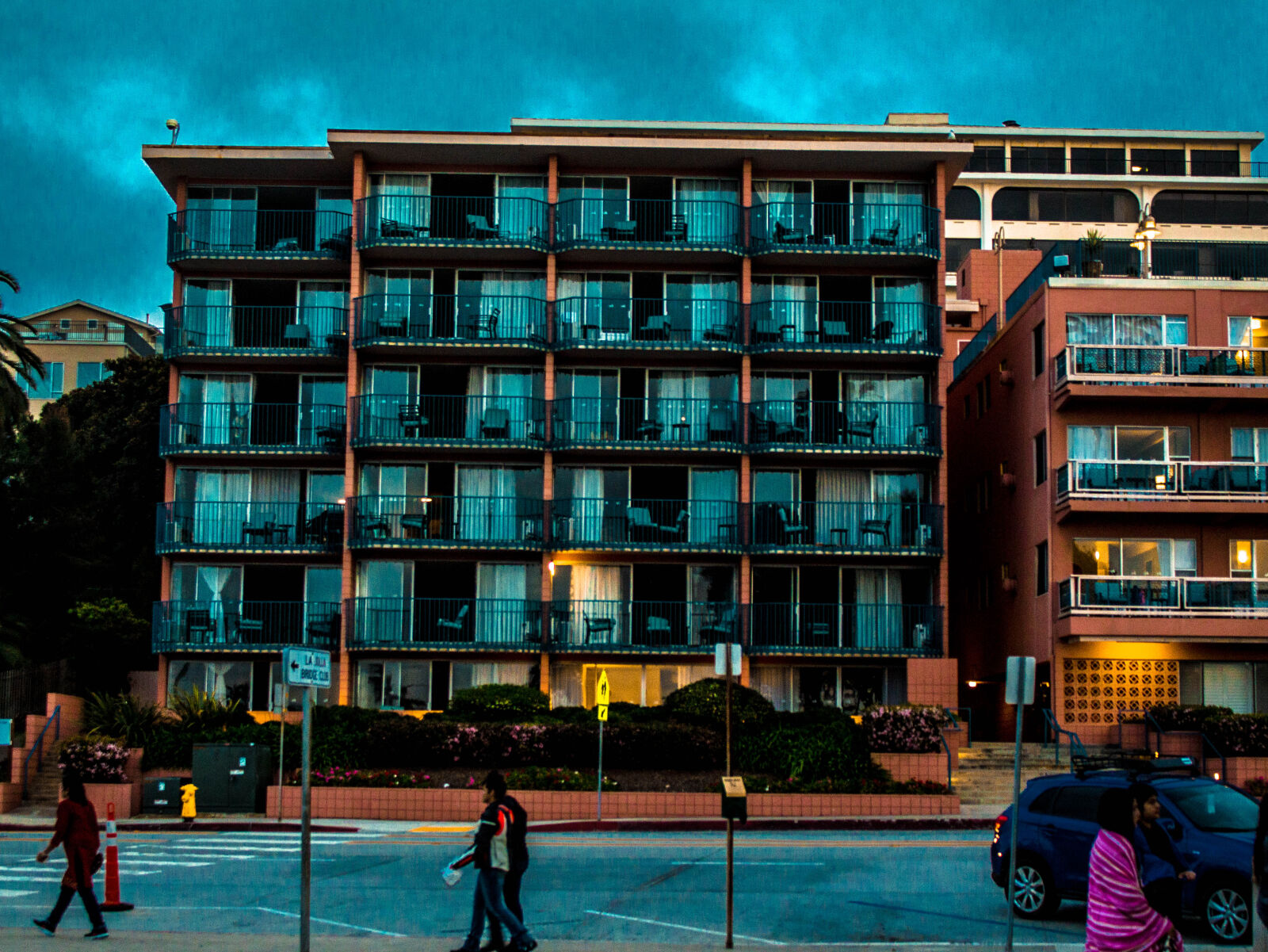 Canon EOS 700D (EOS Rebel T5i / EOS Kiss X7i) sample photo. Apartment, building, city photography