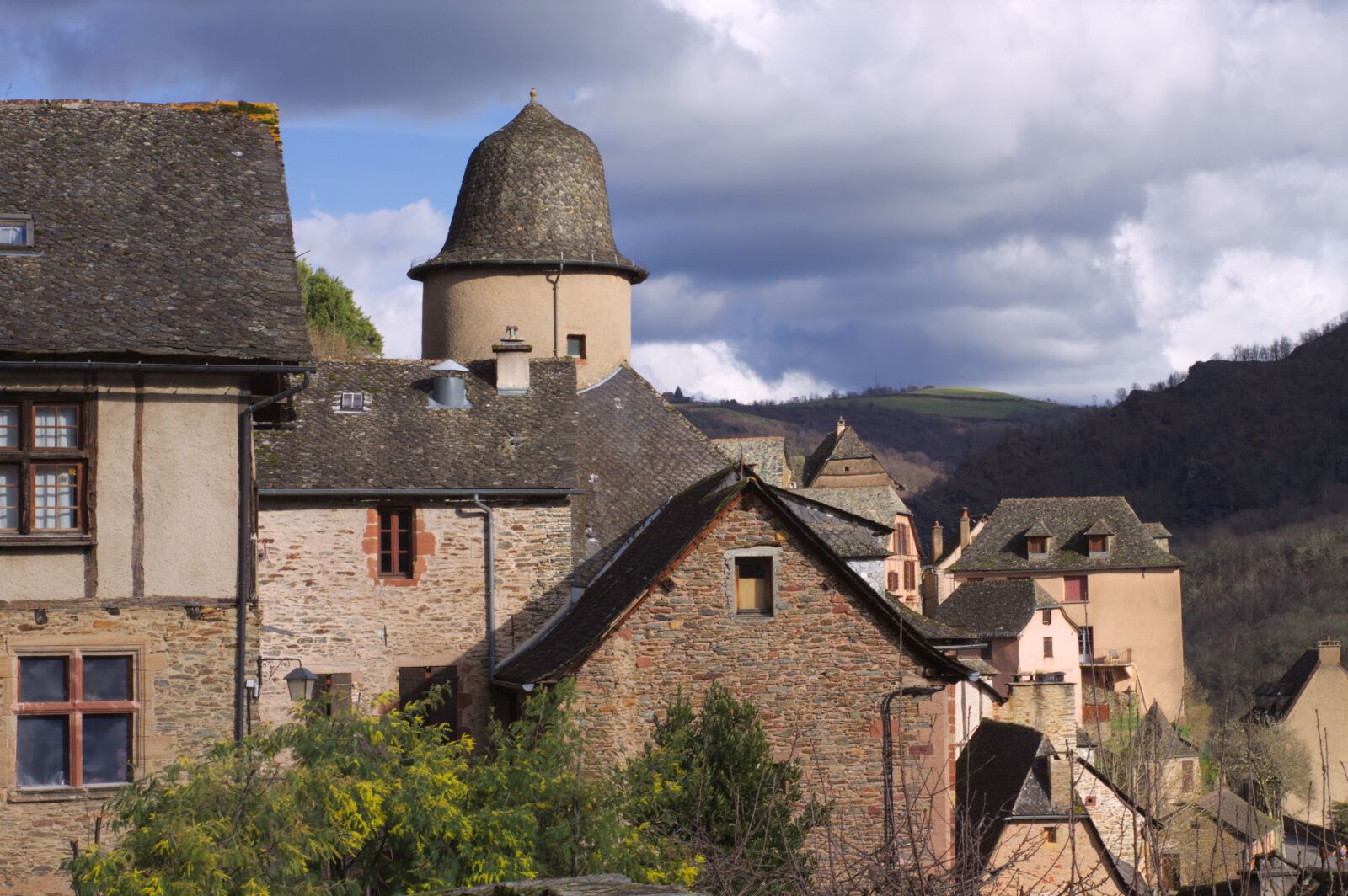 Canon EOS 1100D (EOS Rebel T3 / EOS Kiss X50) sample photo. Conques, medieval, village photography