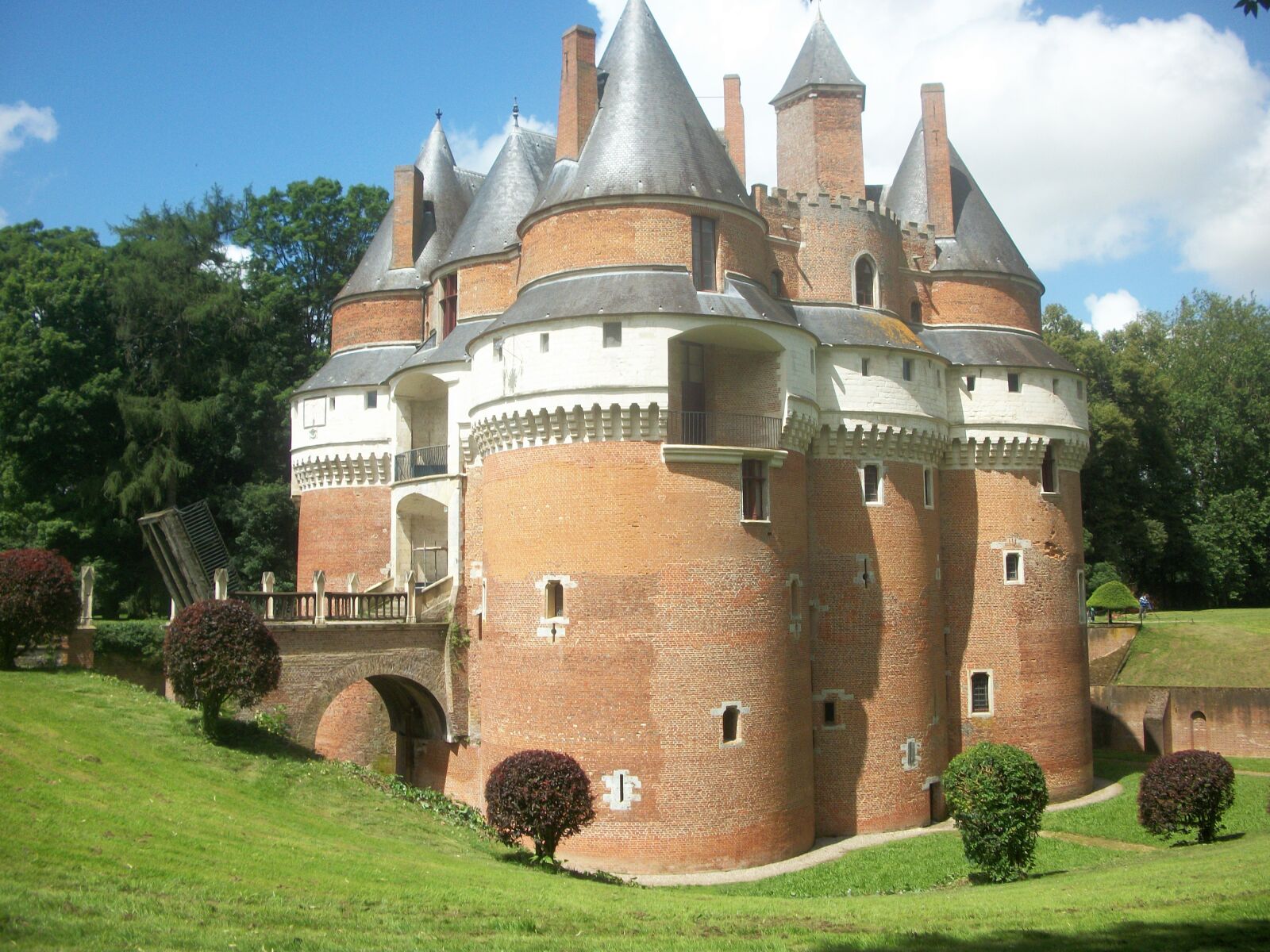 Kodak EASYSHARE M341 DIGITAL CAMERA sample photo. Castle, medieval, tourism photography