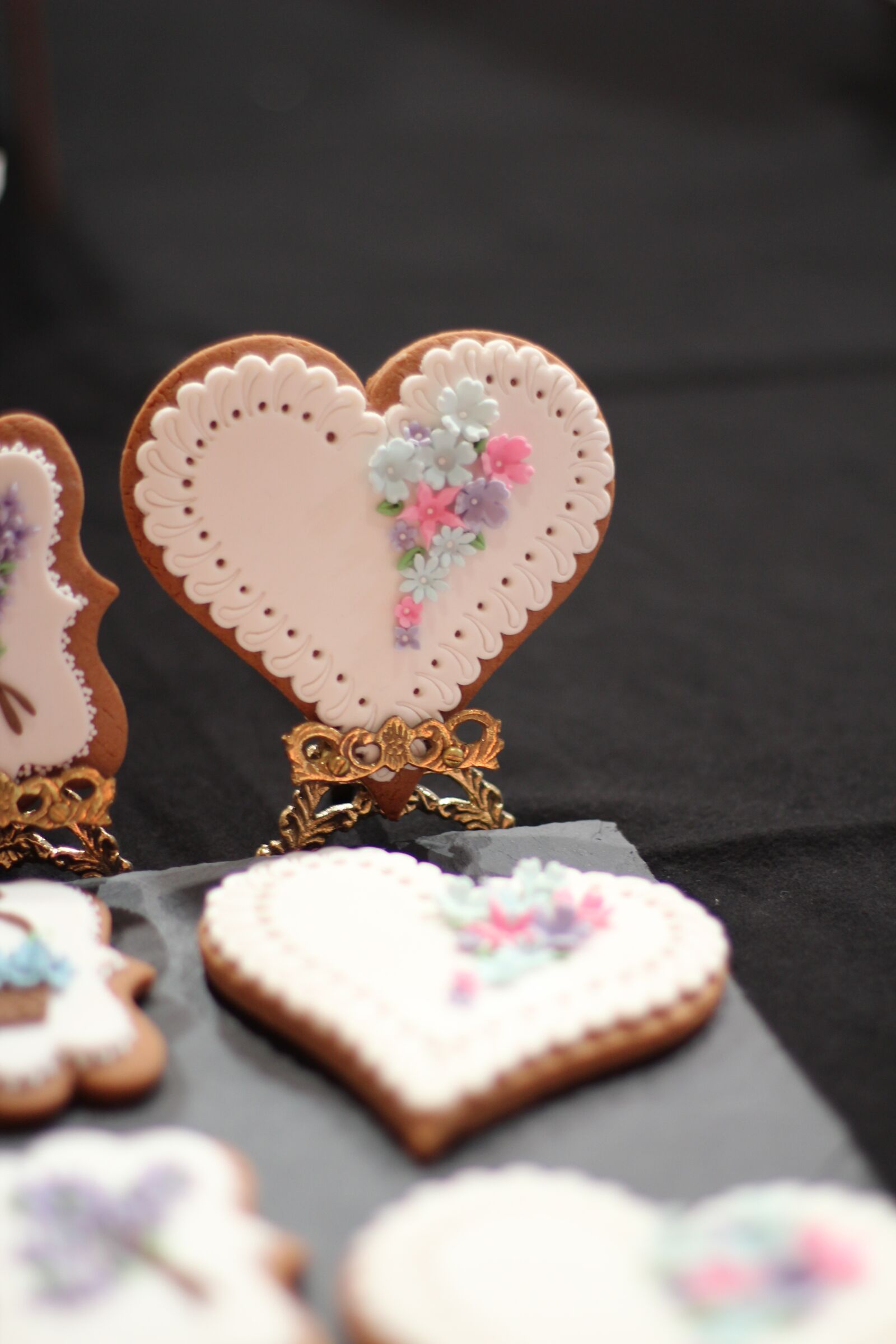Canon EOS 600D (Rebel EOS T3i / EOS Kiss X5) + Canon EF 50mm F1.4 USM sample photo. Heart, love, valentine's day photography
