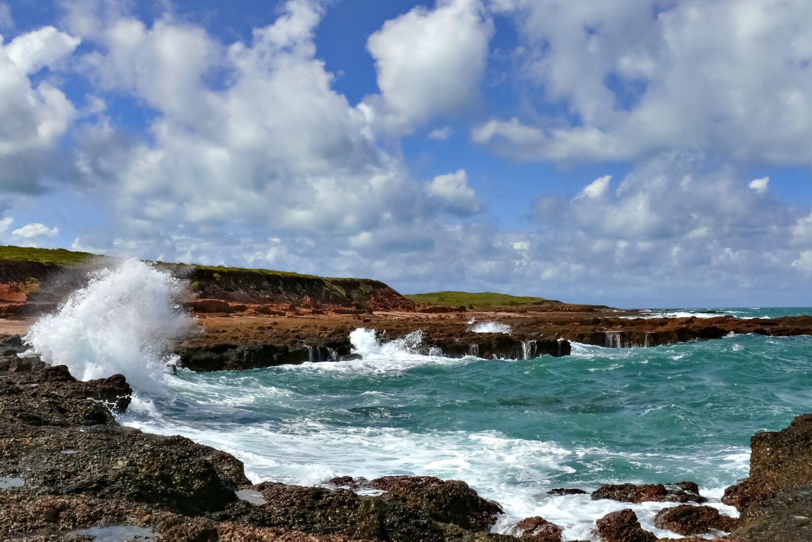 Panasonic DMC-FZ50 sample photo. Waves, beach ciffs, clouds photography
