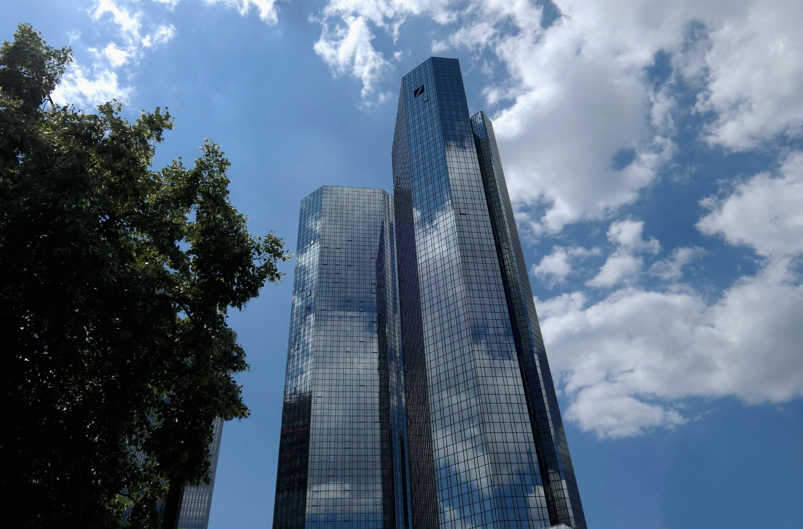 Panasonic Lumix DMC-LX10 (Lumix DMC-LX15) sample photo. Architecture, frankfurt, houses photography