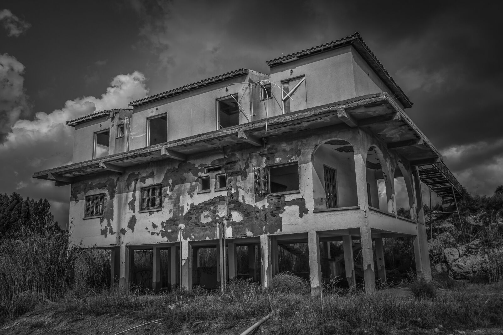 Nikon D3300 sample photo. House, destroyed, abandoned photography