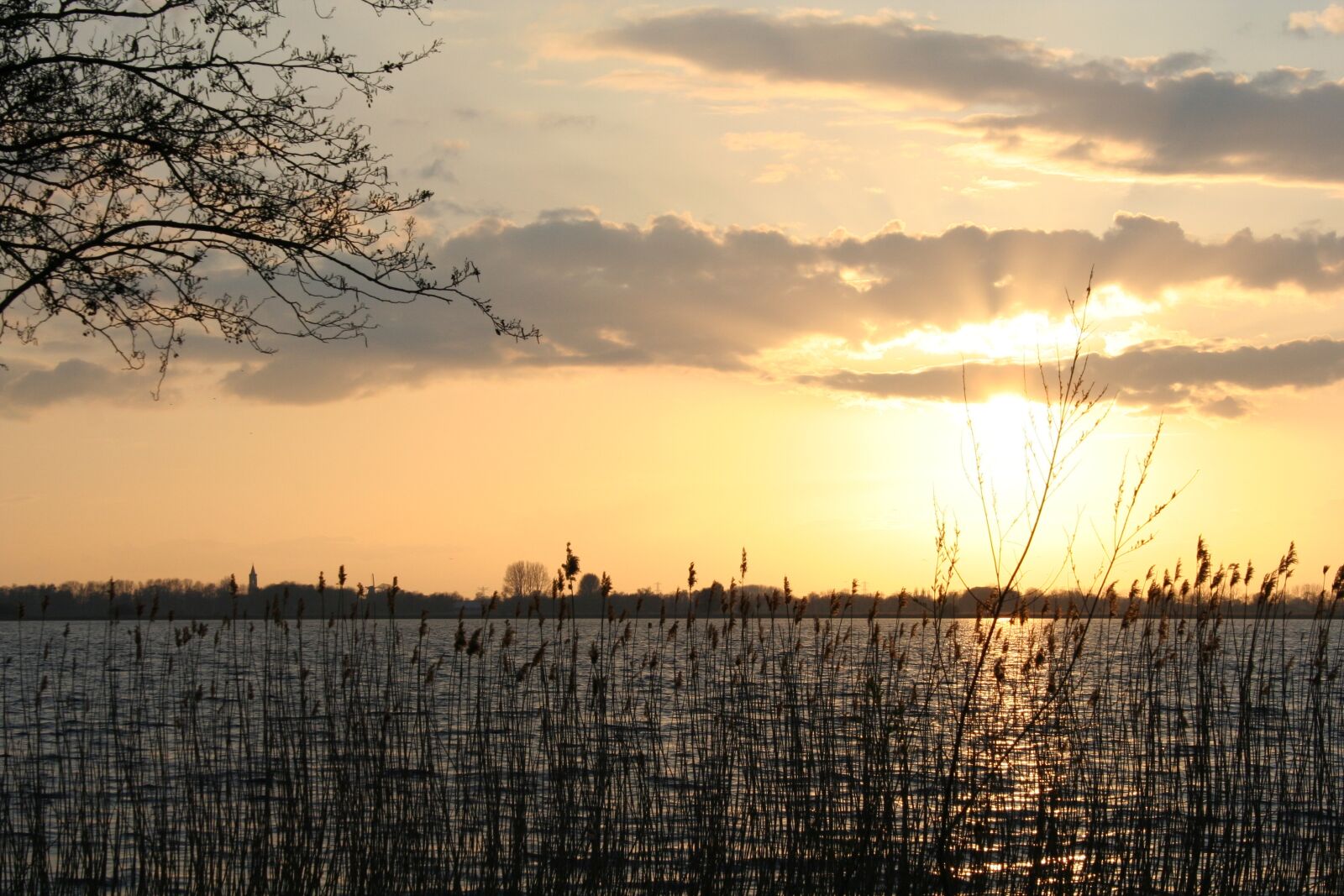 Canon EOS 350D (EOS Digital Rebel XT / EOS Kiss Digital N) sample photo. Sunset, dawn, body of photography