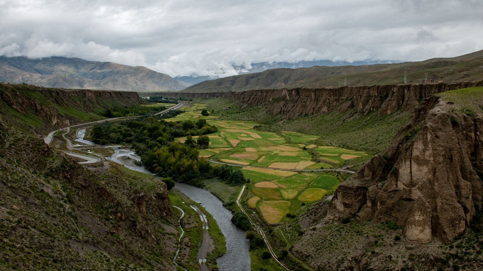 Nikon D200 sample photo. Tibet, landscape, river valley photography