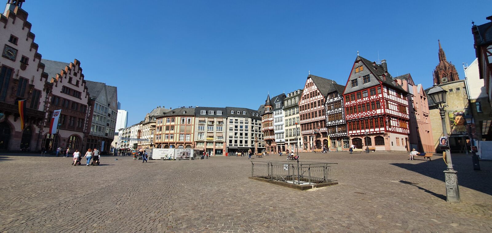 Samsung Galaxy S10 sample photo. Frankfurt, romans, space photography