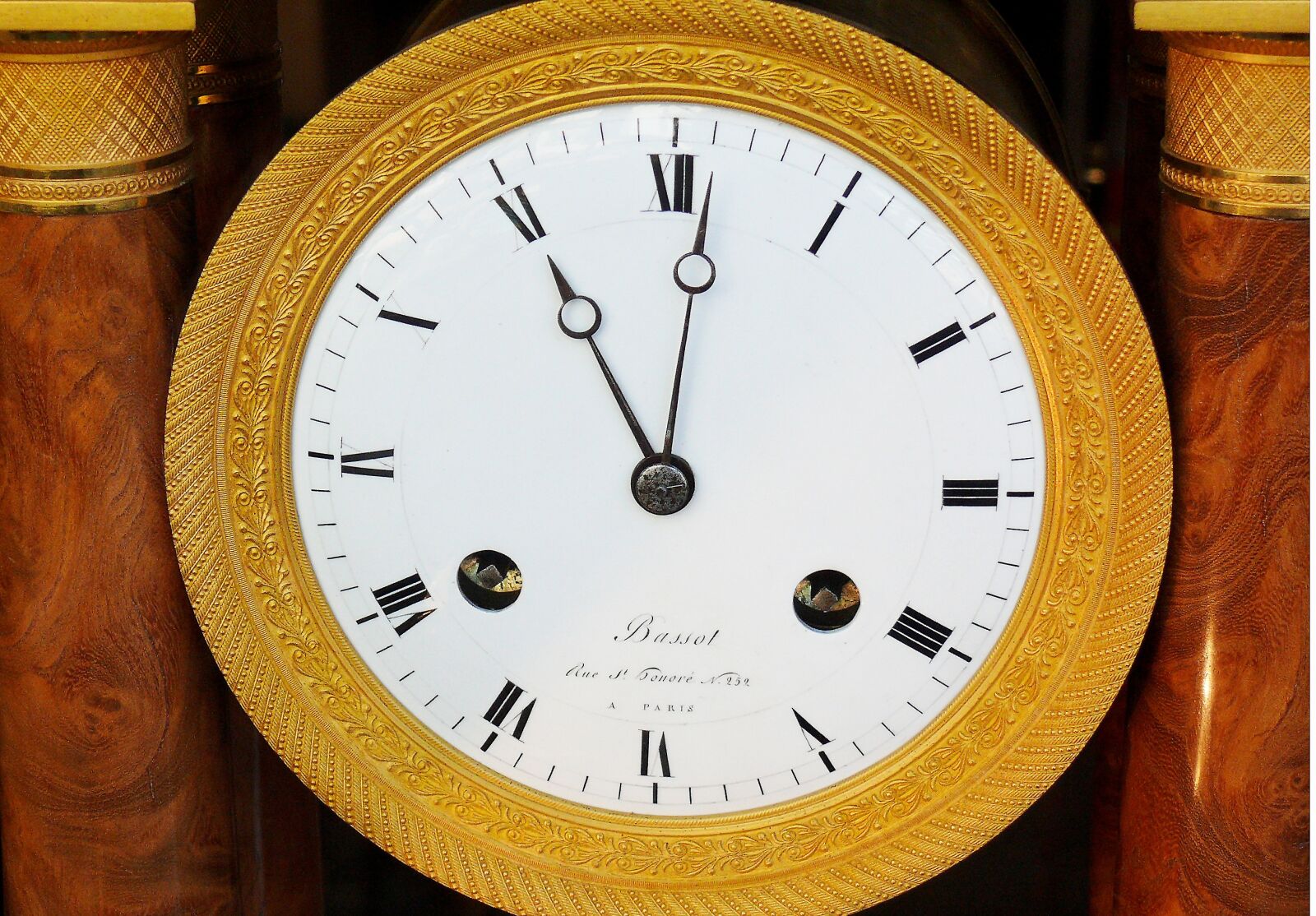 Leica V-LUX 1 sample photo. Clock, time, timeless photography