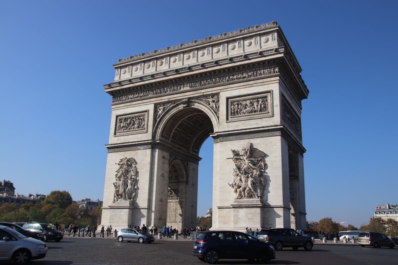 Canon EOS 77D (EOS 9000D / EOS 770D) sample photo. Paris, city, tourism photography