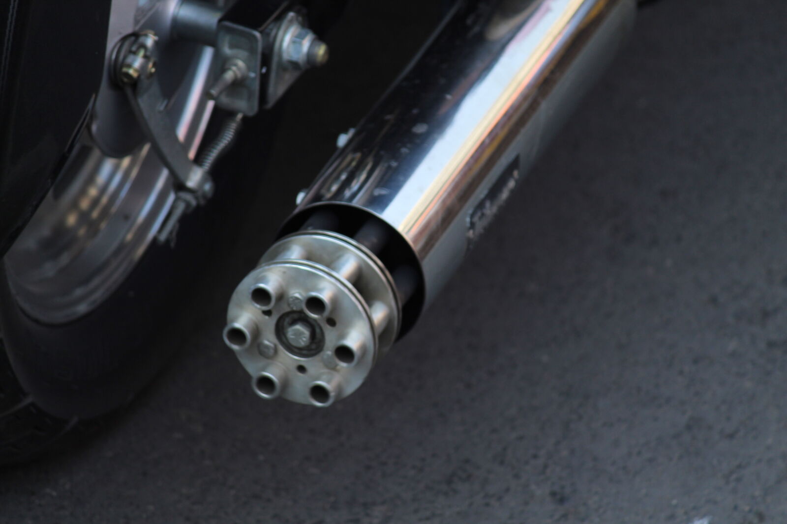 Canon EOS 1300D (EOS Rebel T6 / EOS Kiss X80) sample photo. Bike, exhaust, exhaust, pipe photography