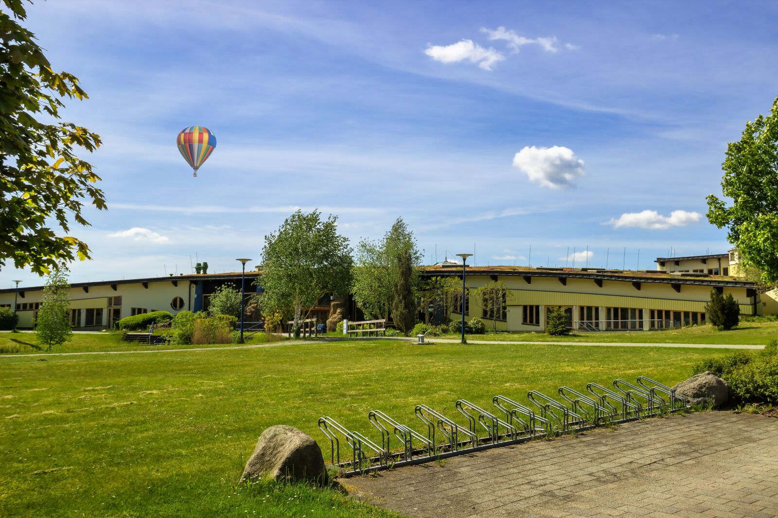 Canon EF-S 18-135mm F3.5-5.6 IS sample photo. Spa, templin, hot air photography