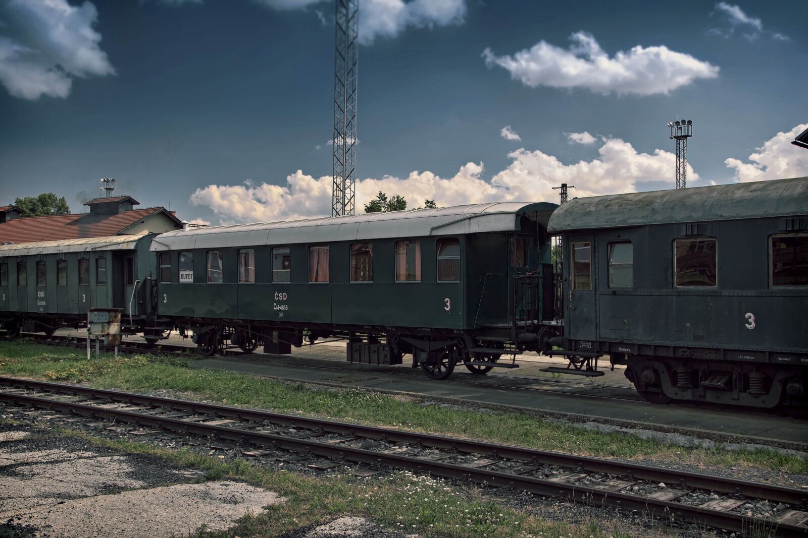 Canon EOS 600D (Rebel EOS T3i / EOS Kiss X5) sample photo. Train, wagons, railway photography