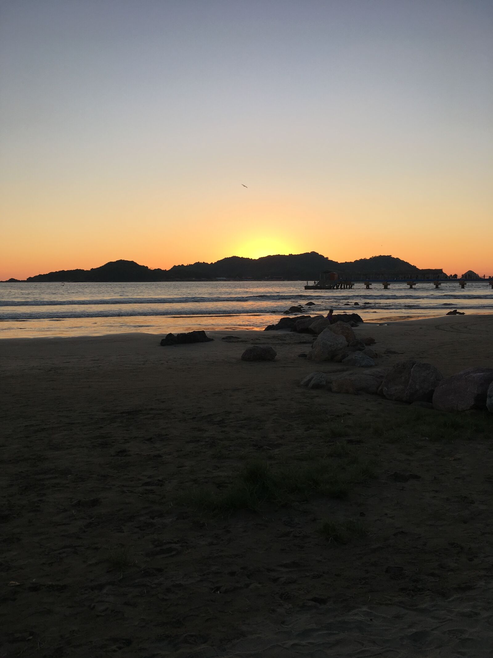 Apple iPhone SE sample photo. Sunset, beach, sky photography