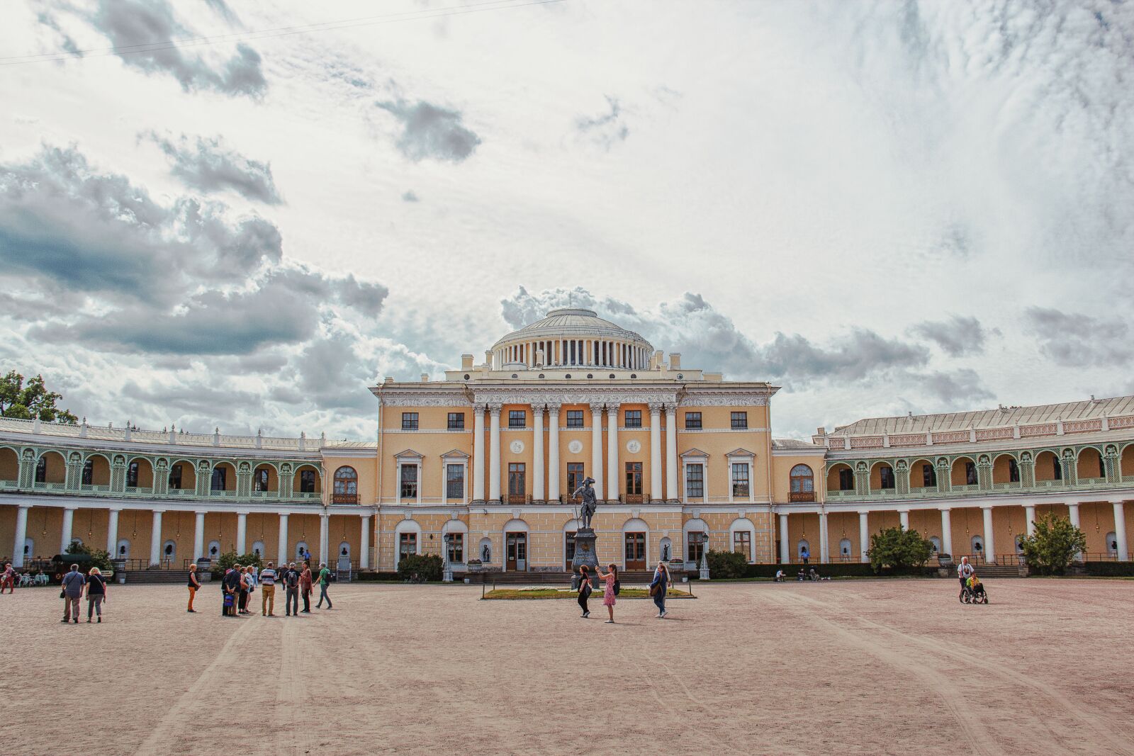 Canon EOS 600D (Rebel EOS T3i / EOS Kiss X5) sample photo. Palace, sky, clouds photography