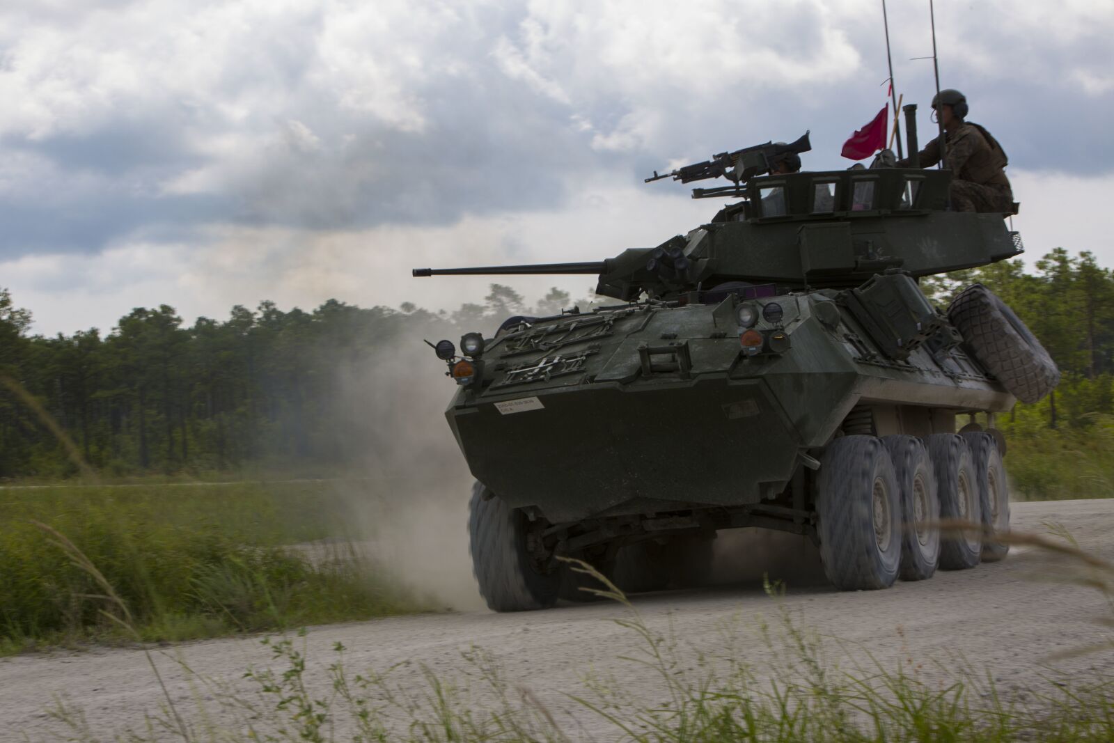 Canon EF 70-200mm F2.8L IS USM sample photo. Lav-25, armored vehicle, apc photography