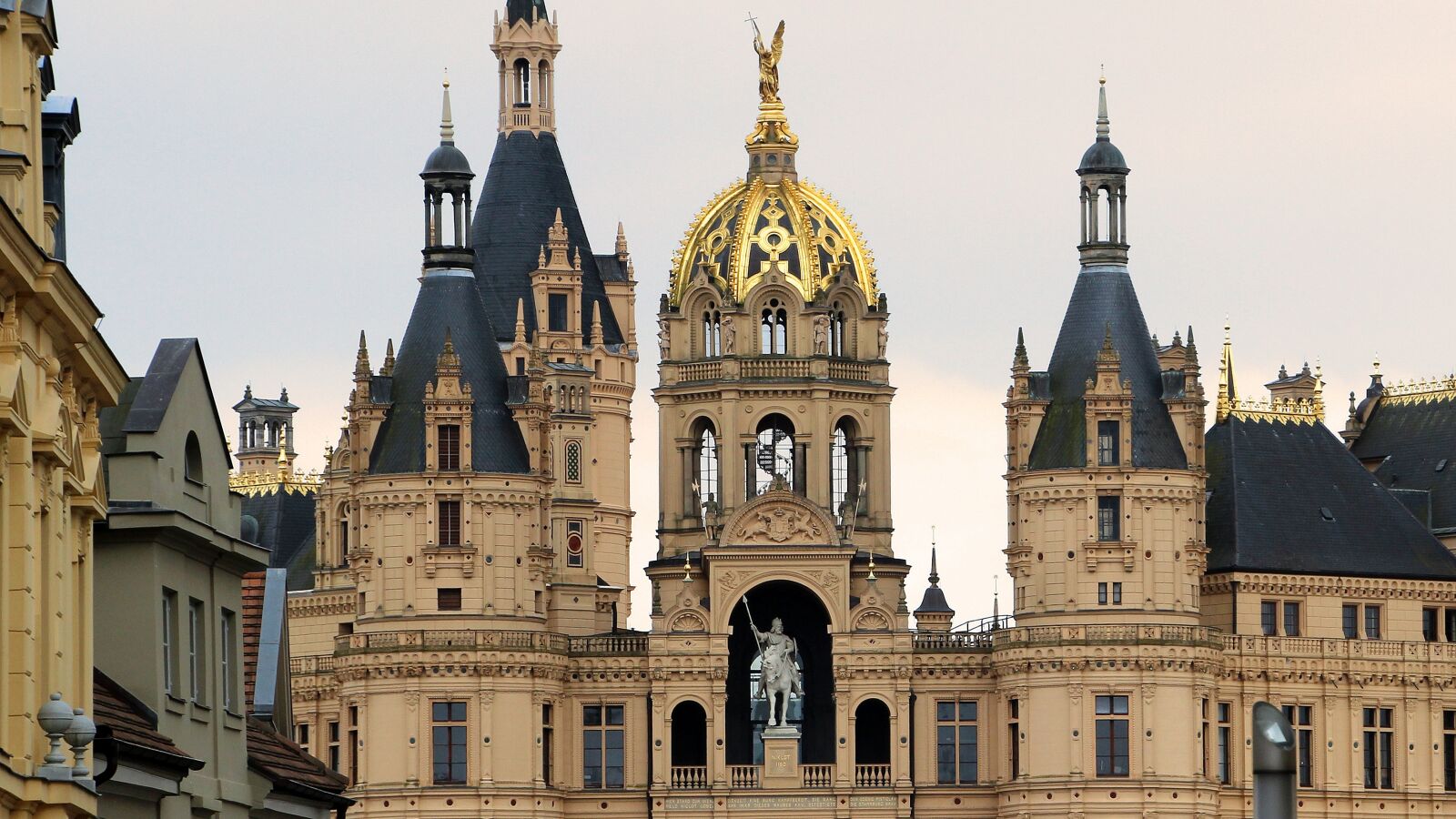 Canon EOS 600D (Rebel EOS T3i / EOS Kiss X5) sample photo. Castle, castle schwerin, architecture photography