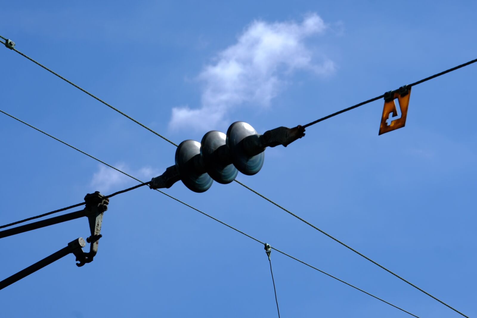 Fujifilm X-T20 + Fujifilm XC 50-230mm F4.5-6.7 OIS sample photo. Railway, technology, insulator photography