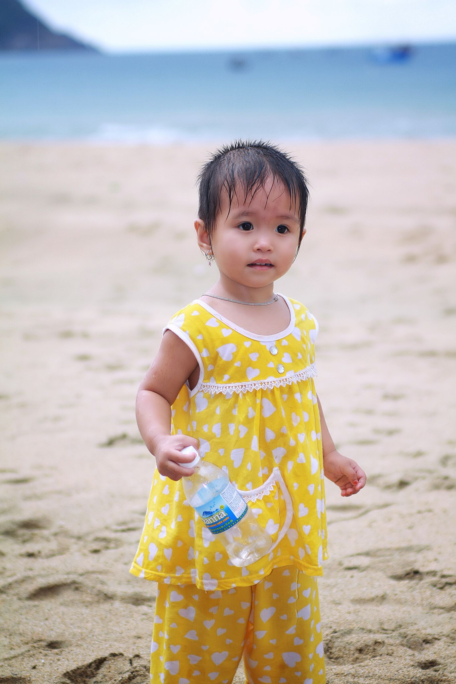 Canon EOS 450D (EOS Rebel XSi / EOS Kiss X2) sample photo. Child, beach, daughter photography
