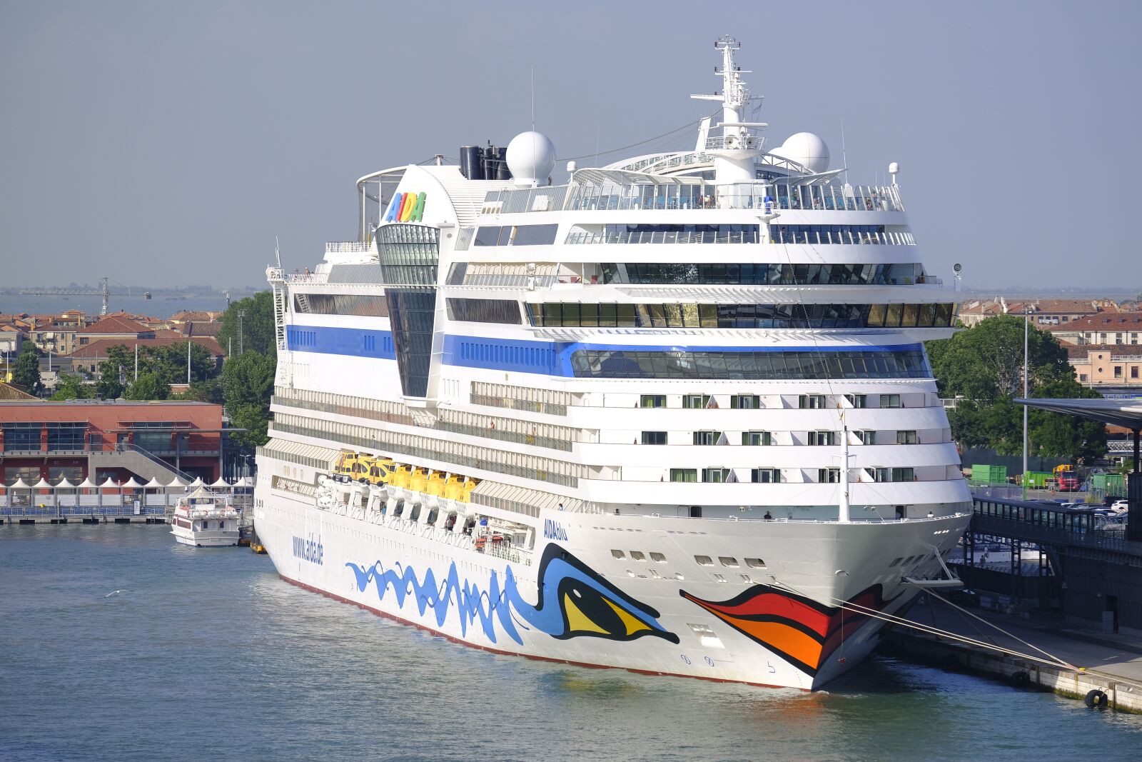 Fujifilm X-T2 + Fujifilm XF 55-200mm F3.5-4.8 R LM OIS sample photo. Ship, cruise ship, cruise photography