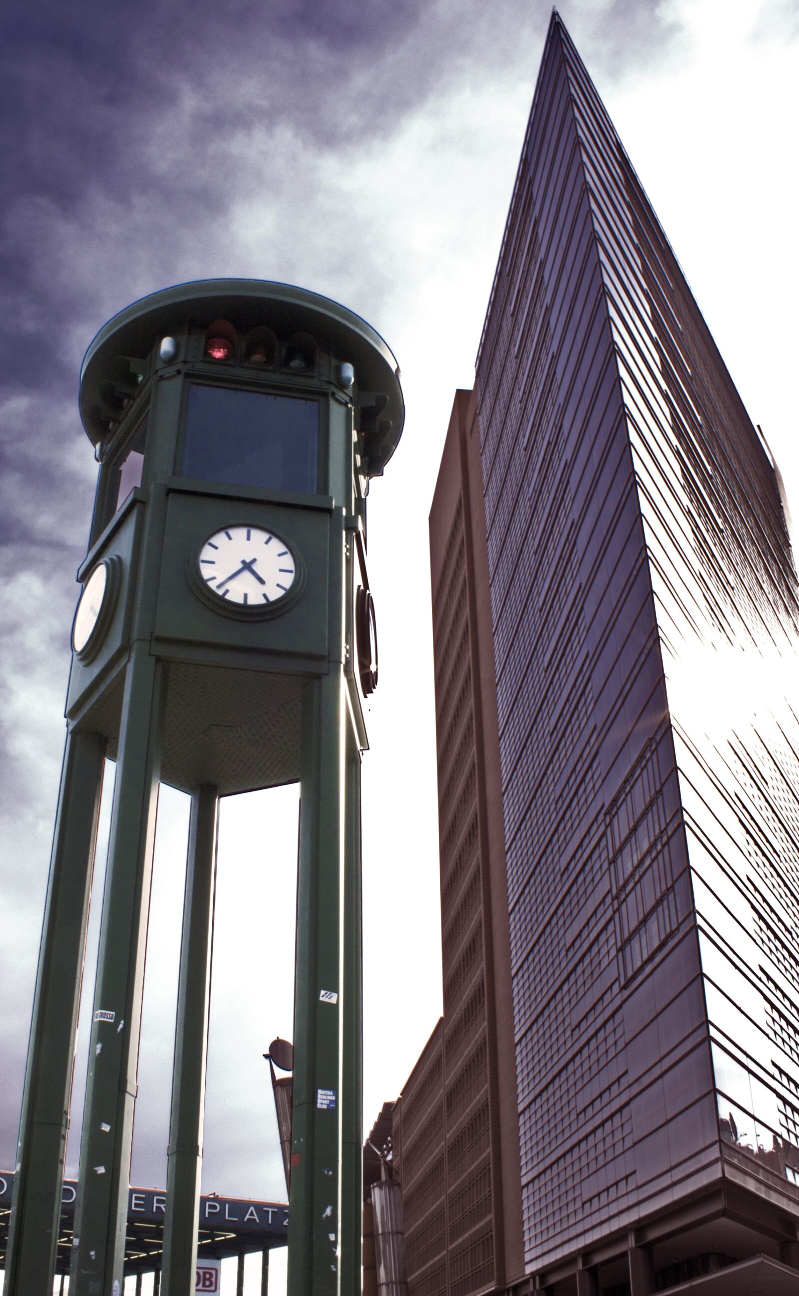Canon EOS 750D (EOS Rebel T6i / EOS Kiss X8i) sample photo. Berlin, potsdam place, clock photography