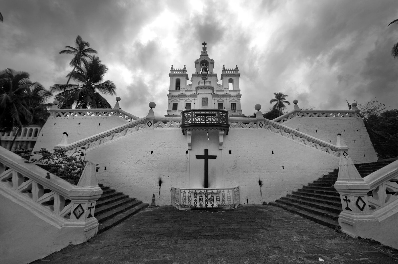 Tamron SP AF 10-24mm F3.5-4.5 Di II LD Aspherical (IF) sample photo. Black, and, white, church photography