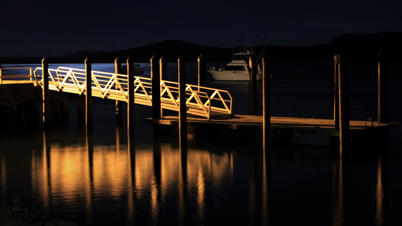 Canon EOS 60D sample photo. Jetty at night, light photography