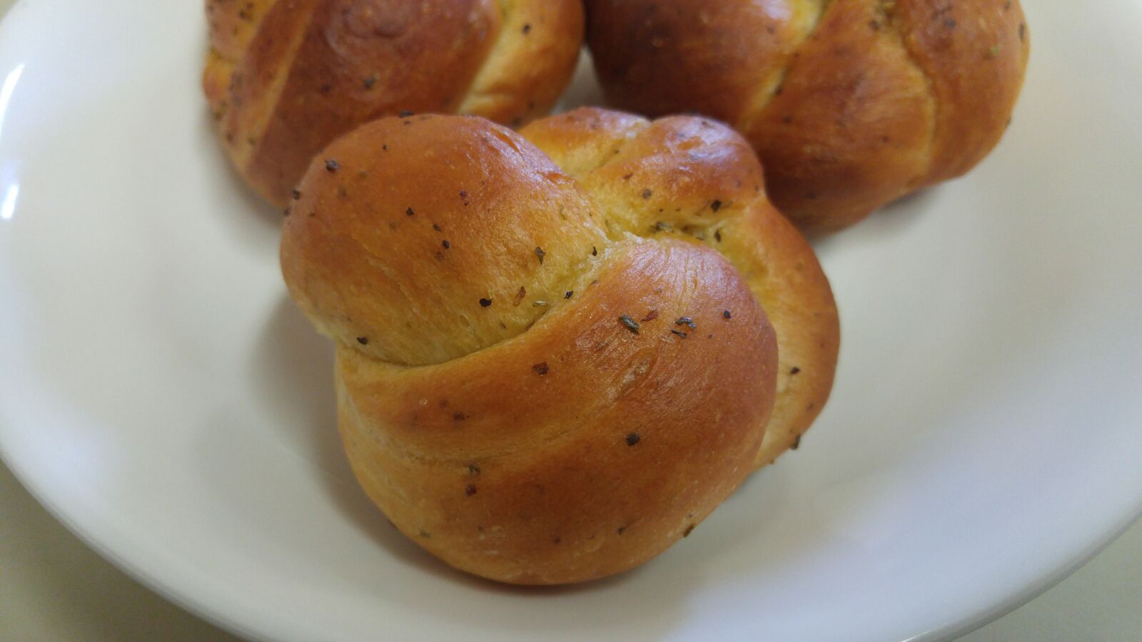 LG G4 sample photo. Bread, knot, italian seasoning photography