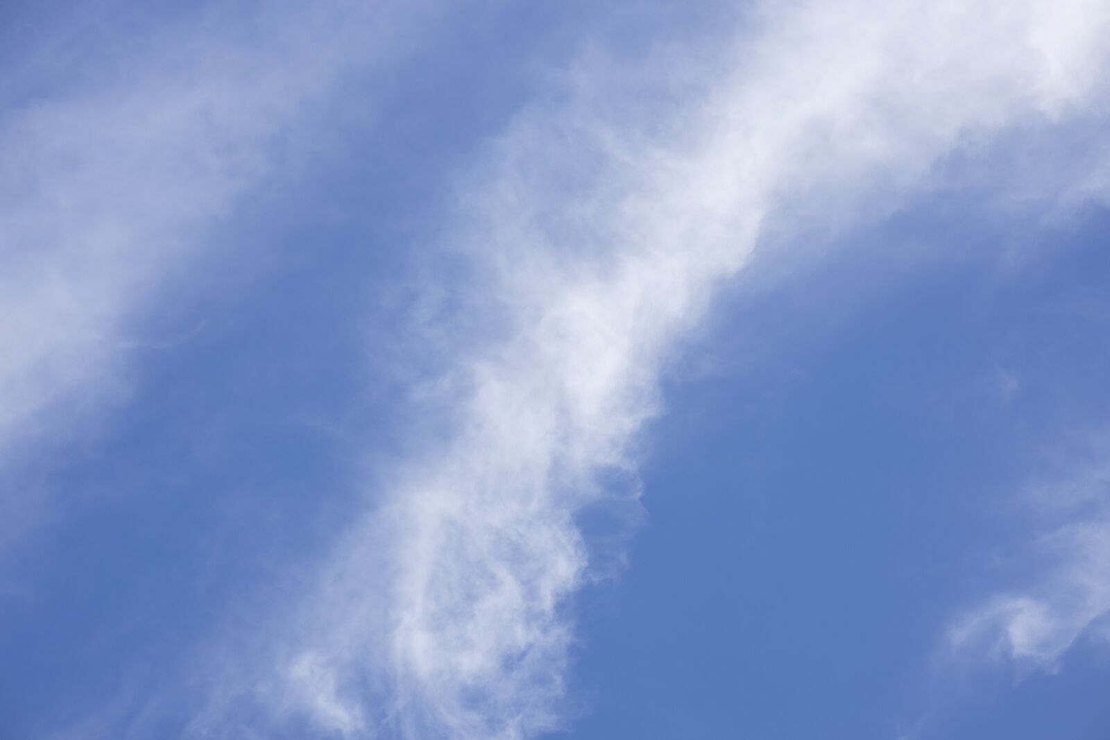 Canon EOS R sample photo. Clouds, blue, sky photography