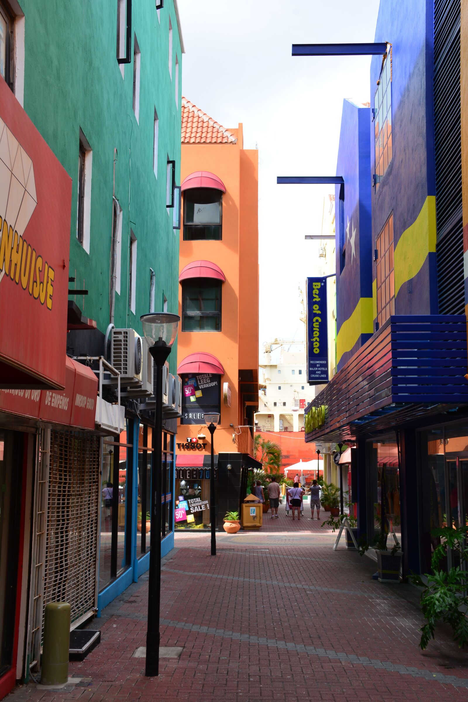 Nikon D7100 sample photo. Alley, buildings, colorfull photography