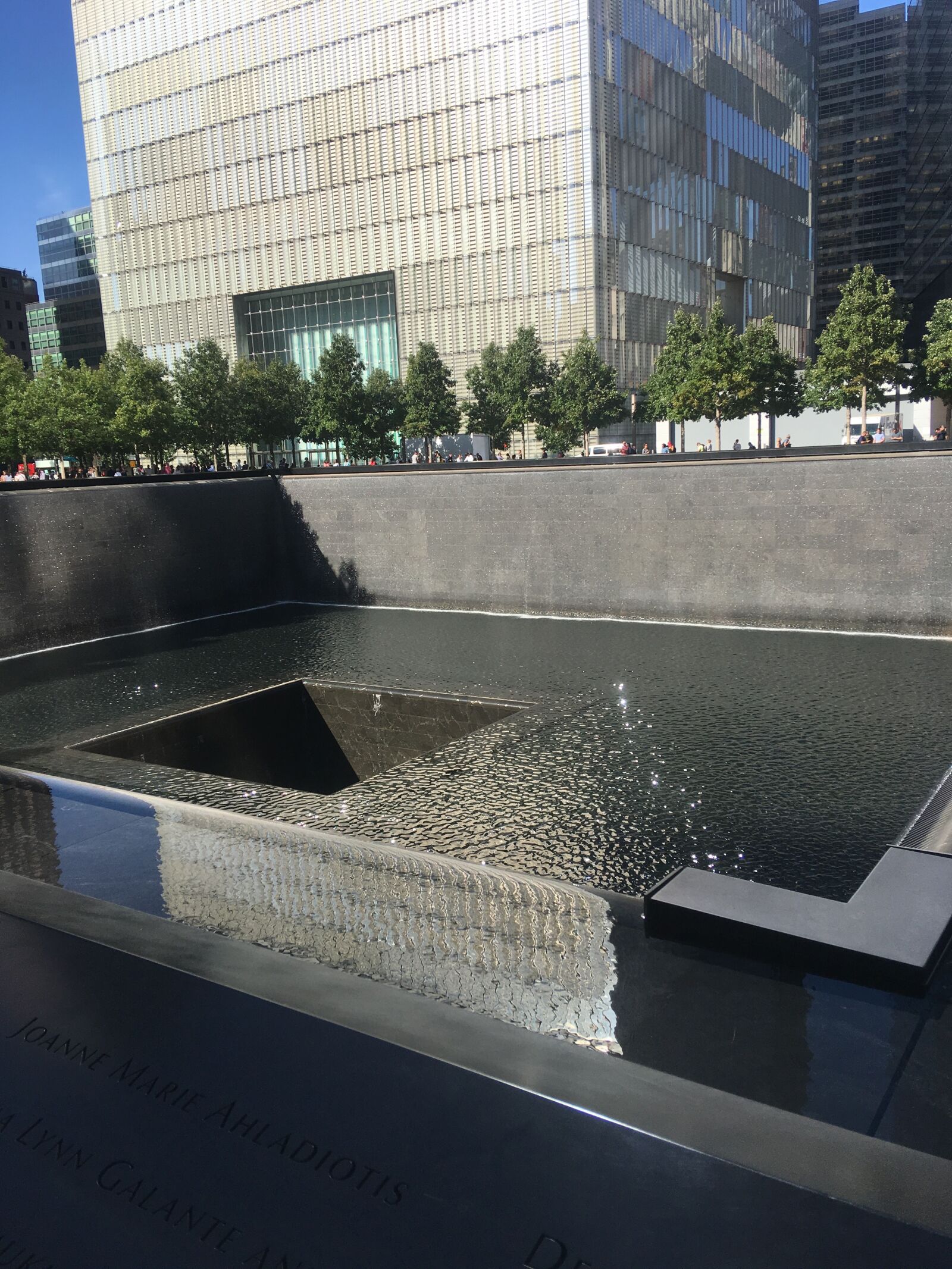 iPhone SE back camera 4.15mm f/2.2 sample photo. Monument, outside, memory photography