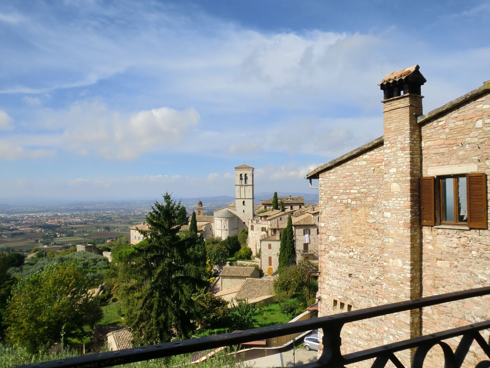 CASIO EX-Z550 sample photo. Assisi, umbria, landscape photography