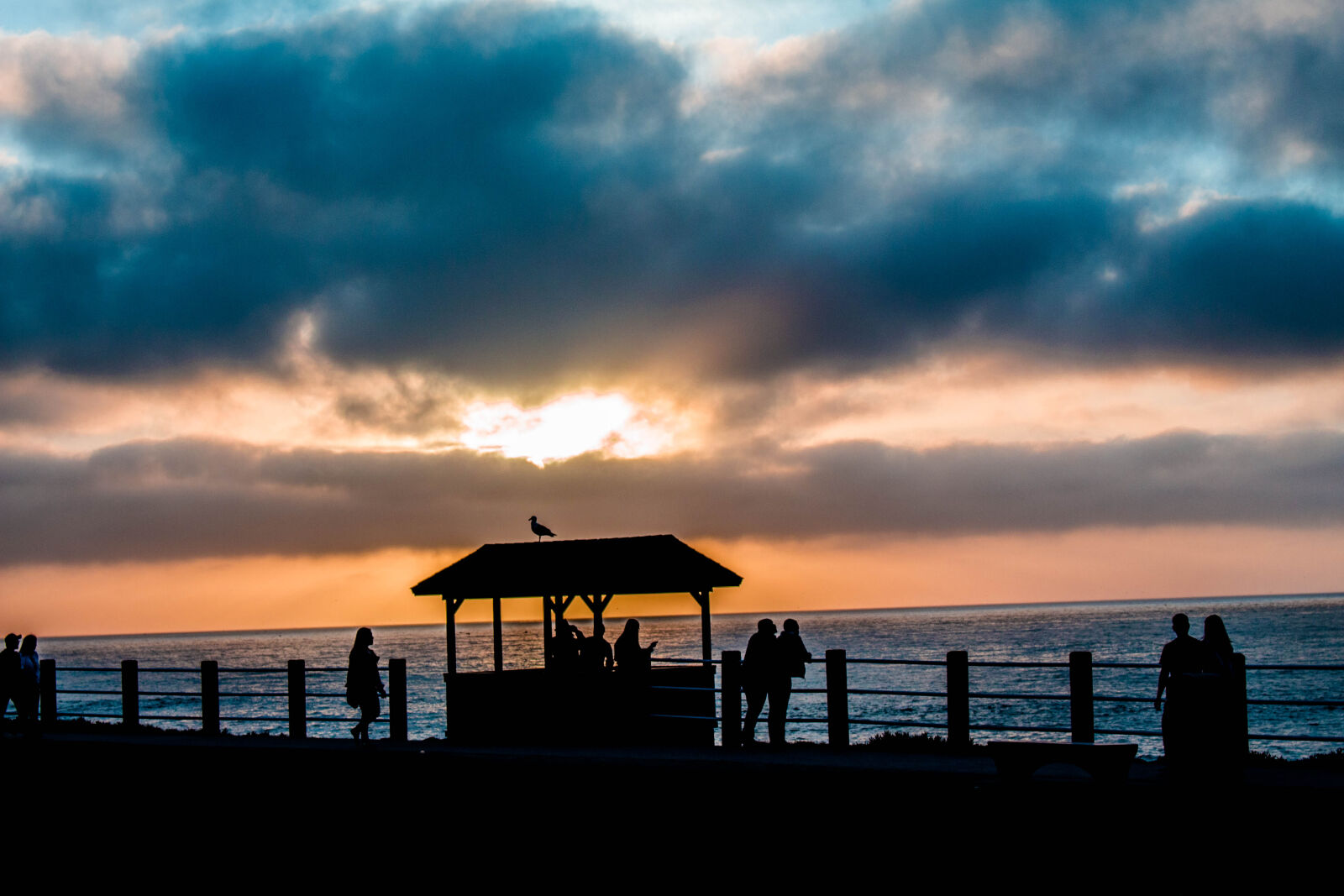 Canon EOS 700D (EOS Rebel T5i / EOS Kiss X7i) sample photo. Beach, clouds, shades, sunset photography