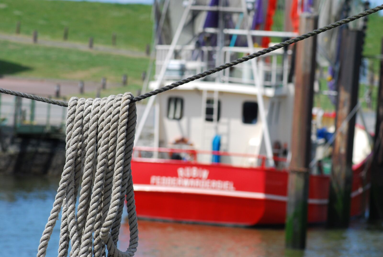 Nikon D60 sample photo. Fishing vessel, port, dew photography