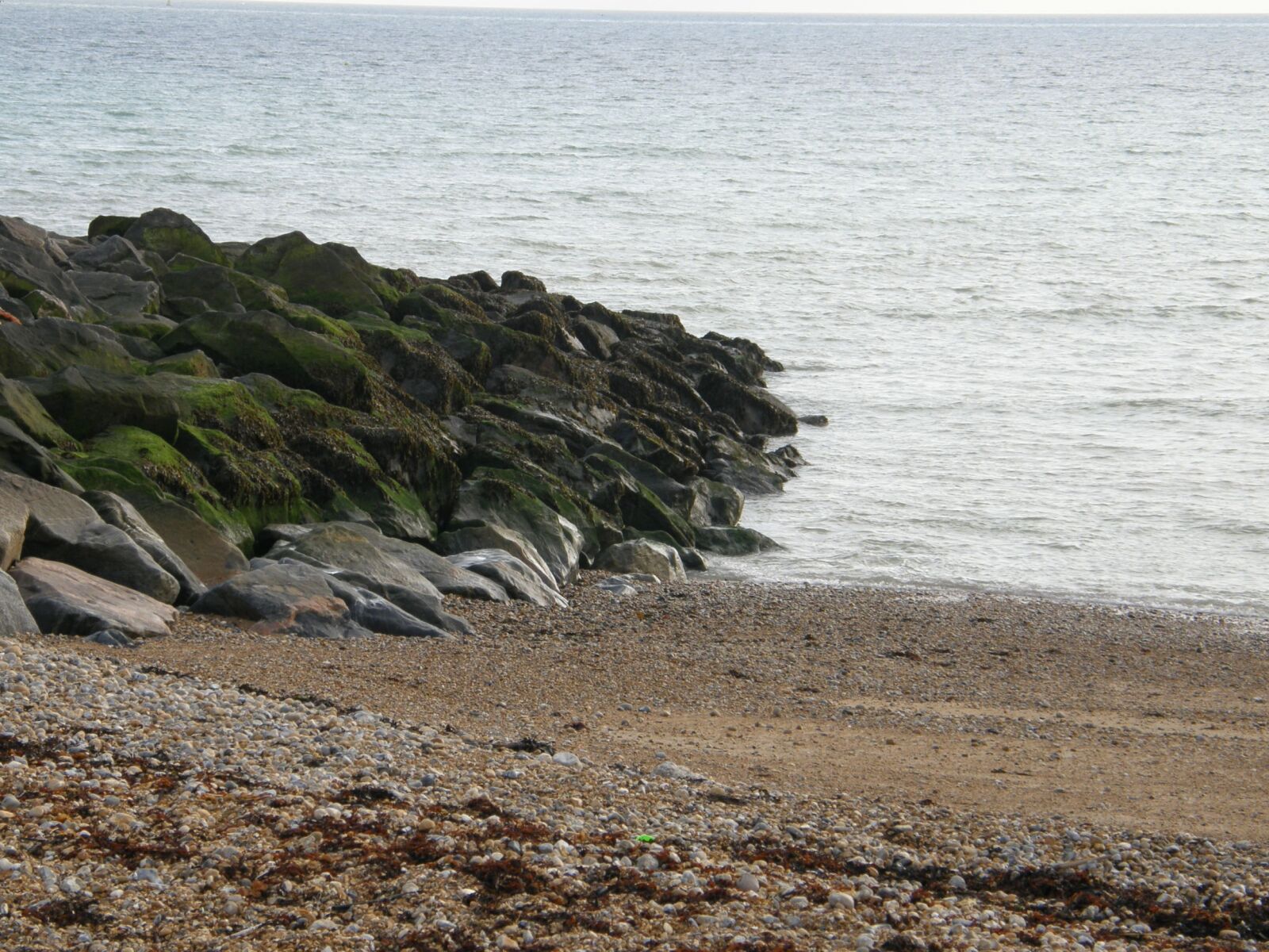 Olympus SP550UZ sample photo. Sea, stones, pebbles photography