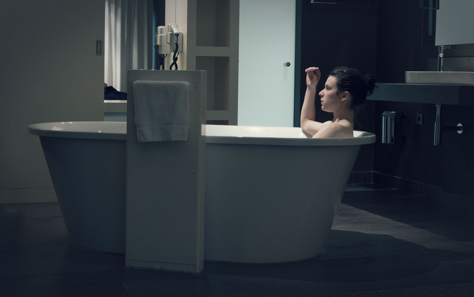 Canon EOS 7D + Tamron AF 28-75mm F2.8 XR Di LD Aspherical (IF) sample photo. Woman, naked, in, bath photography