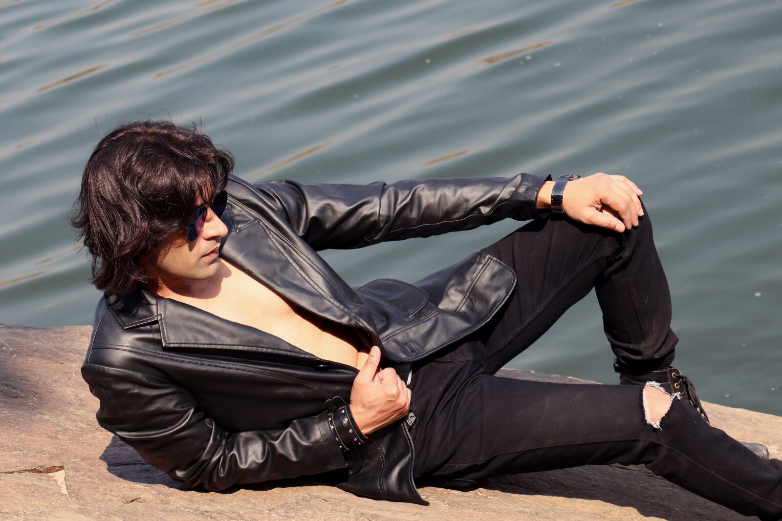 Canon EF-M 18-150mm F3.5-6.3 IS STM sample photo. Stylish, man fitness, action photography