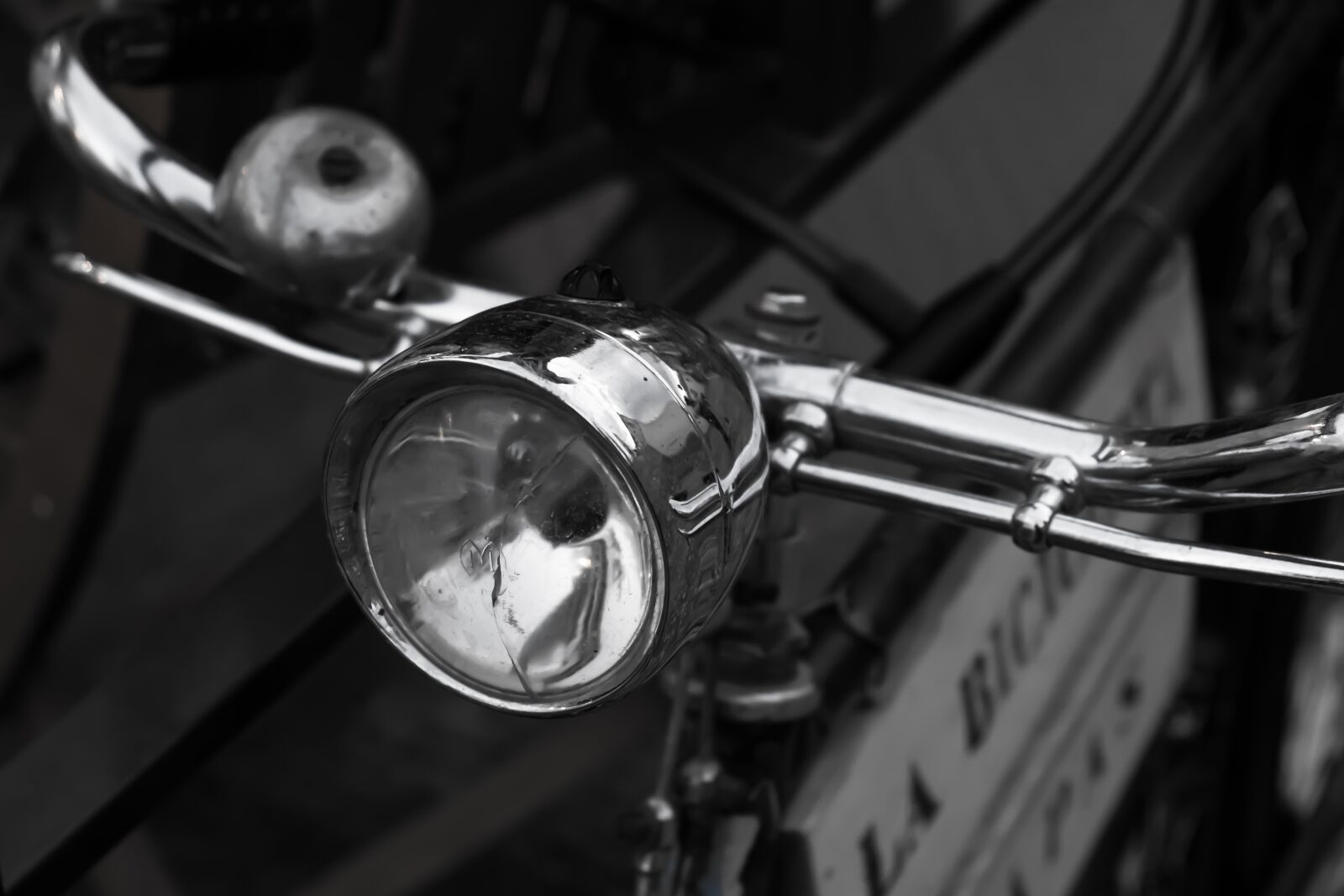 Fujifilm XF 18-55mm F2.8-4 R LM OIS sample photo. City, classic, bicycle photography