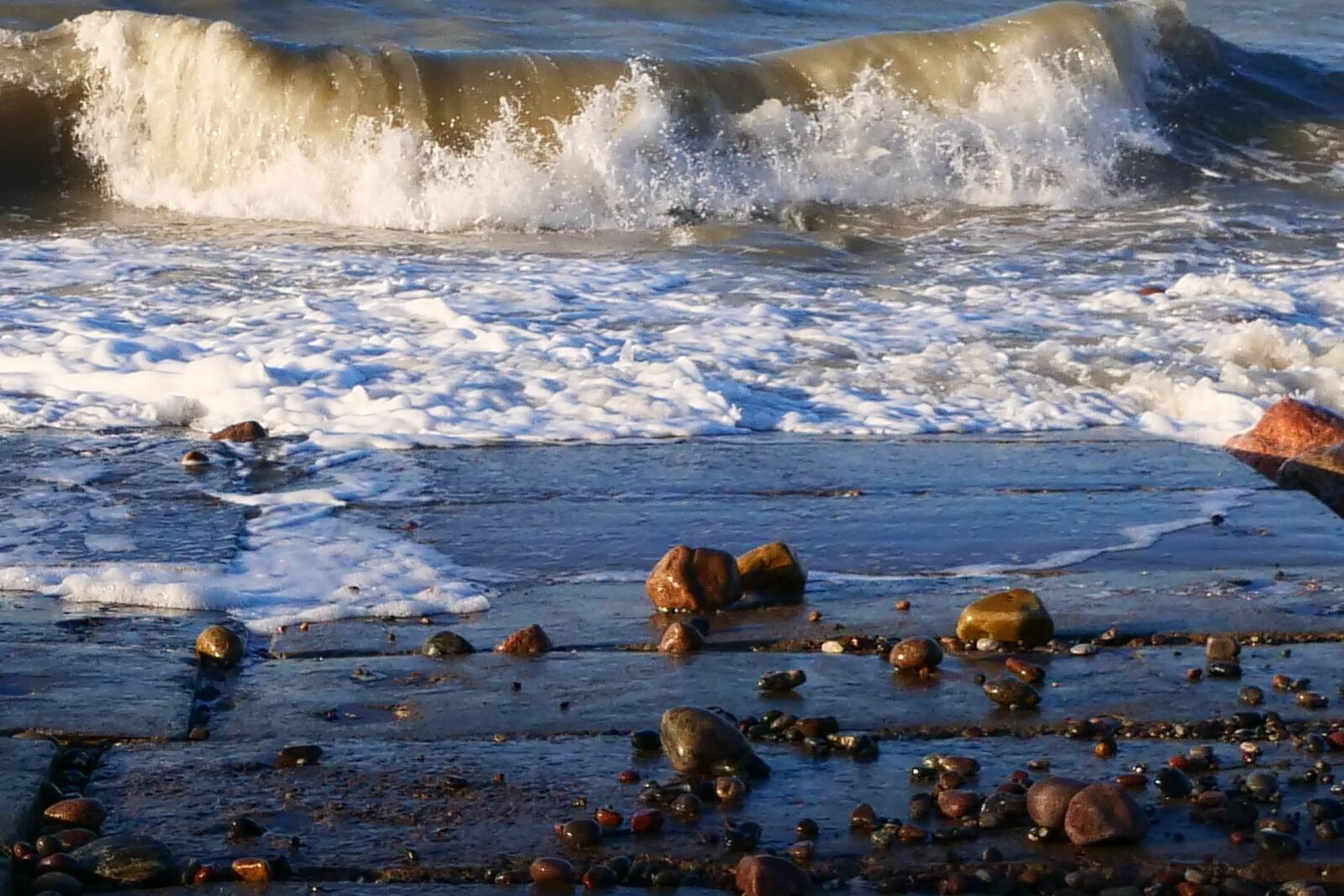 Panasonic Lumix DC-G9 sample photo. Wave, baltic sea, spray photography